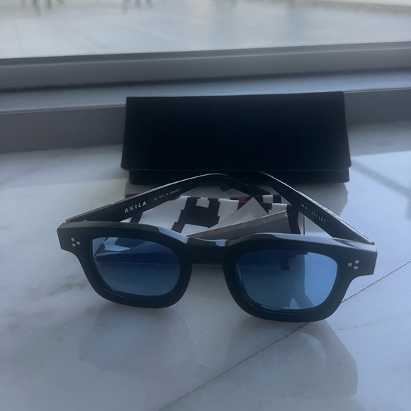 Akila Ascent sunglasses - Picture 1 of 9
